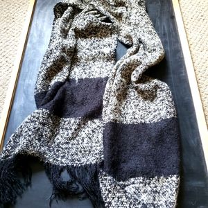Black & white scarf